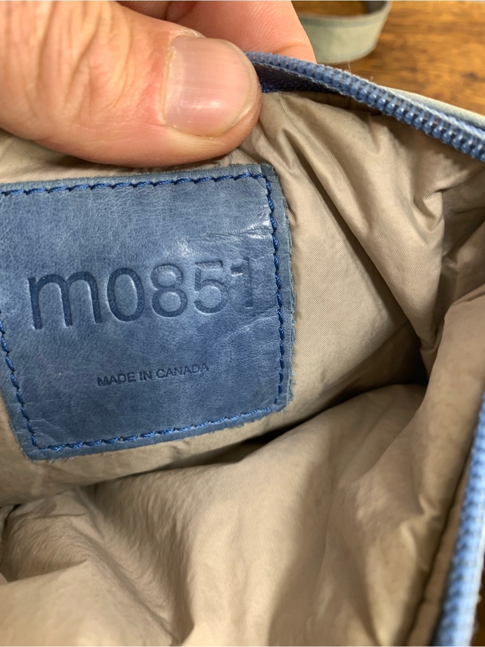 Vintage 90s small M0851 crossbody leather bag - Picture 10 of 10